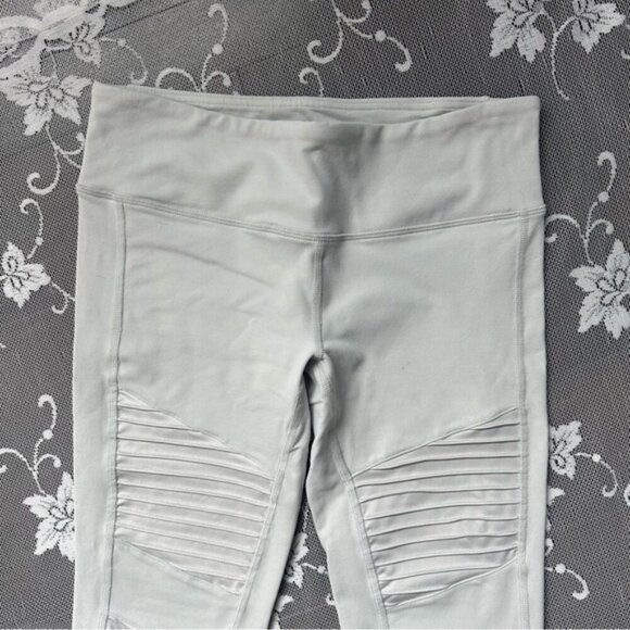 Alo Yoga Moto Leggings in Grey Sz Medium - Picture 4 of 16
